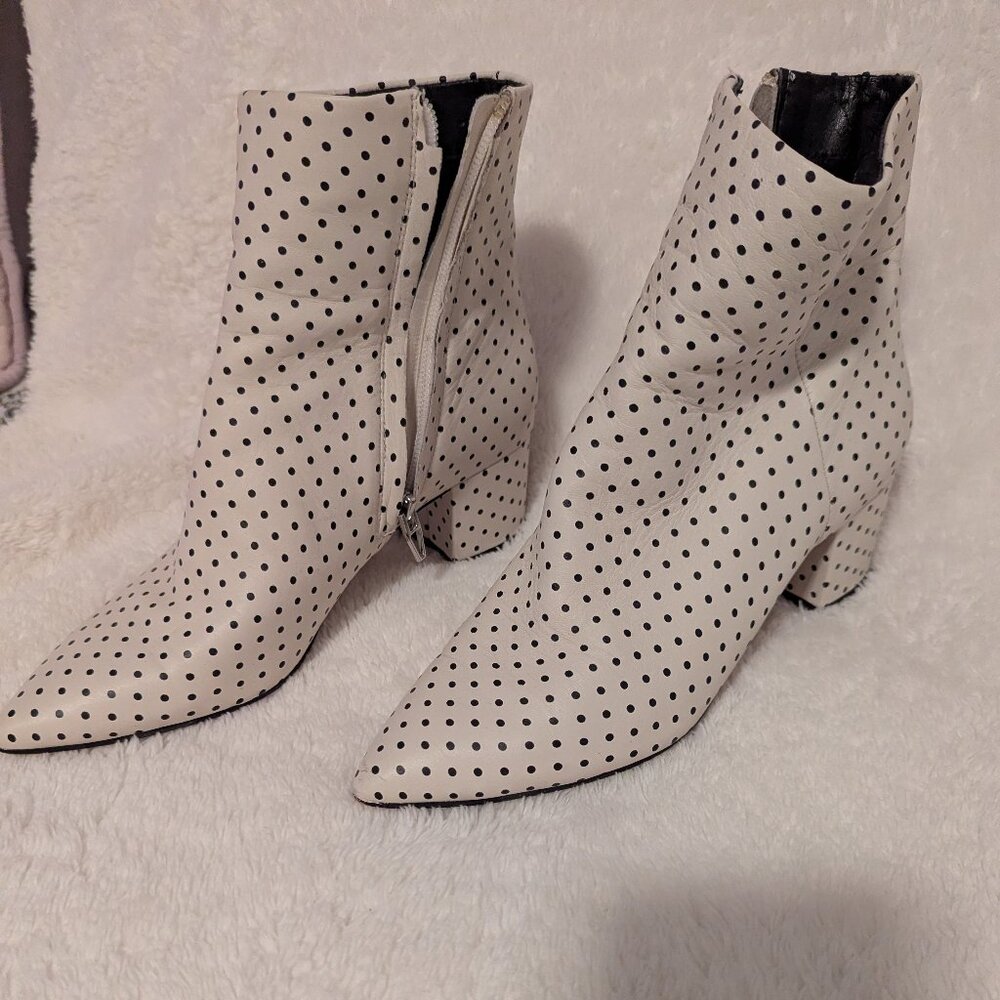 dolce vita off-white ankle boots with polka dot print, size 6
